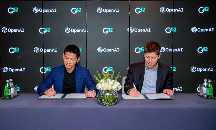 比你领先还比你卷!年底的 Sam Altman 还在四处搞钱,疯狂搞人