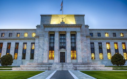 美联储主席警告美国走上不可持续财政道路，比特币等资产或受降息影响