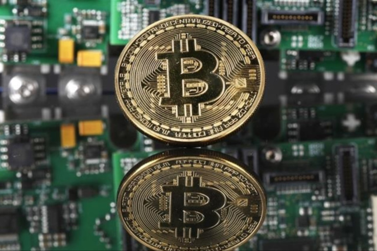 比特币突破70000美元，续创新高