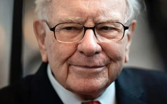 伯克希尔-哈撒韦年度股东大会：巴菲特的苹果、现金和接班人谈话