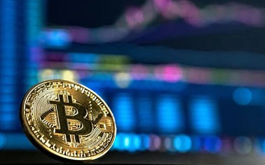 BTC创历史新高之后：长期持有者继续囤币 现货ETF需求巨大