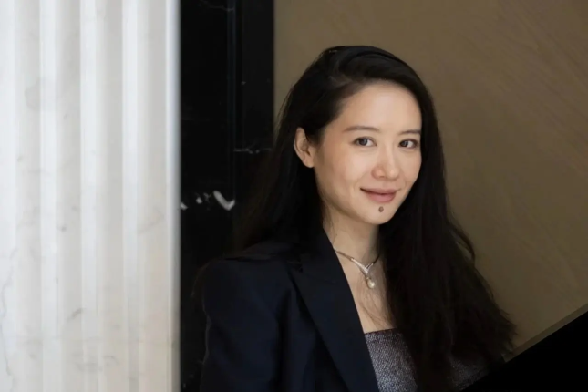 华人首富背后的女人何一，如何成为「比特币女王」